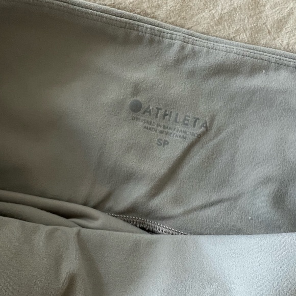(❗️Need to sell this week-LIKE NEW) 4 legging bundle (3x Athleta & 1x fabletics) - Picture 16 of 16